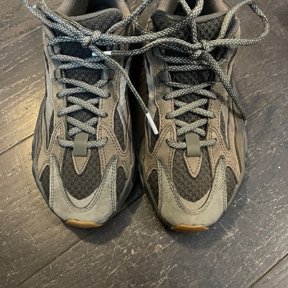 Adidas Yeezy Boost 700 V2 Geode sneaker shoe Size US 5.5/38 - Picture 3 of 9